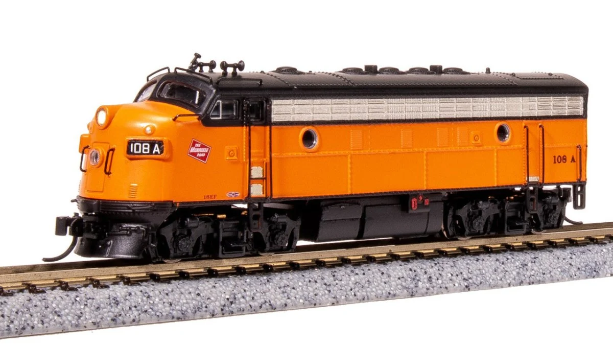 Broadway Limited N MILW EMD F7 AB Orange/Black Diesel Locomotive 108A/111B - 7755