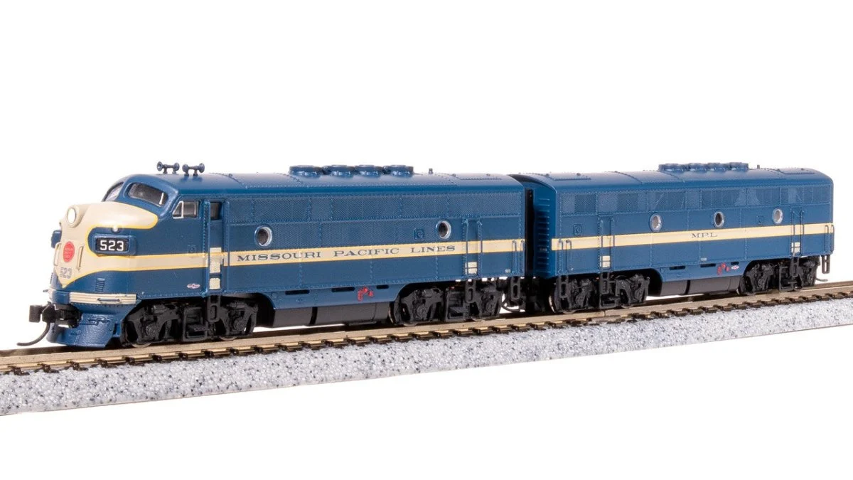 Broadway Limited N Scale MP EMD F3 AB Eagle Scheme Unit-A Diesel #523/518B - 7724