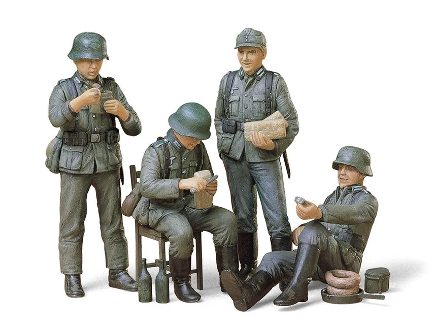 Tamiya 1/35 German Soldiers At Rest Kit - 35129