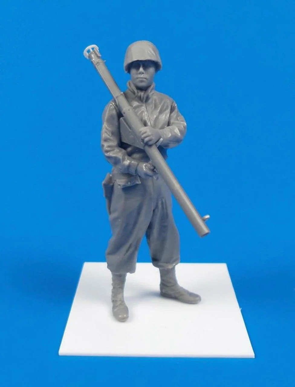 CMK 1/35 WWII US Army Soldier with Bazooka M1A2 (Anzio 1944) 1/35 Resin Figure Model Kit