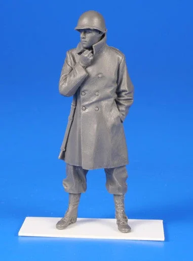 1/35 CMK US WWII Sodier w/winter coat and an M1 rifle - Belgium 1944 1/35 Resin Figure Model Kit