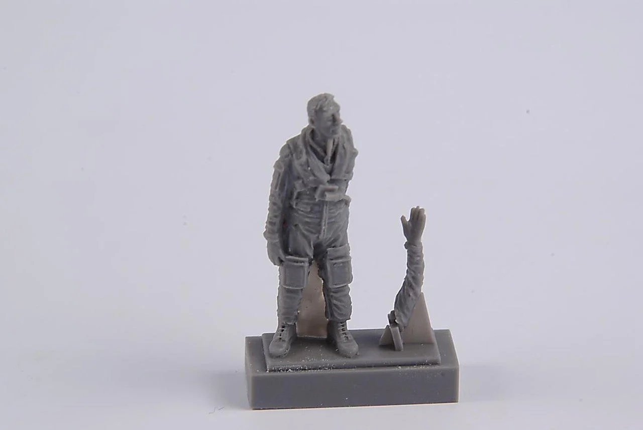 CMK 1/48 AJ-37/JA-37 Viggen Pilot Climbing Ladder into Cockpit for Special Hobby/Tarangus kit Resin Figure Model Kit