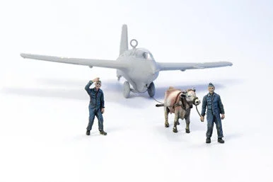1/72 CMK Ox towing a Me 163B w/2 Luftwaffe Ground Crew Resin Figure Model Kit