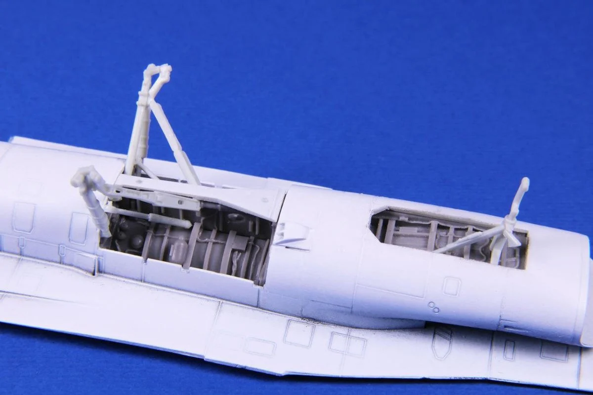CMK 1/72 CMK F-16MLU Wheel Bays Resin