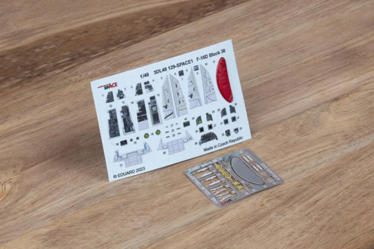 Eduard 1/48 Eduard F-16D Block 30 Space for Kinetic