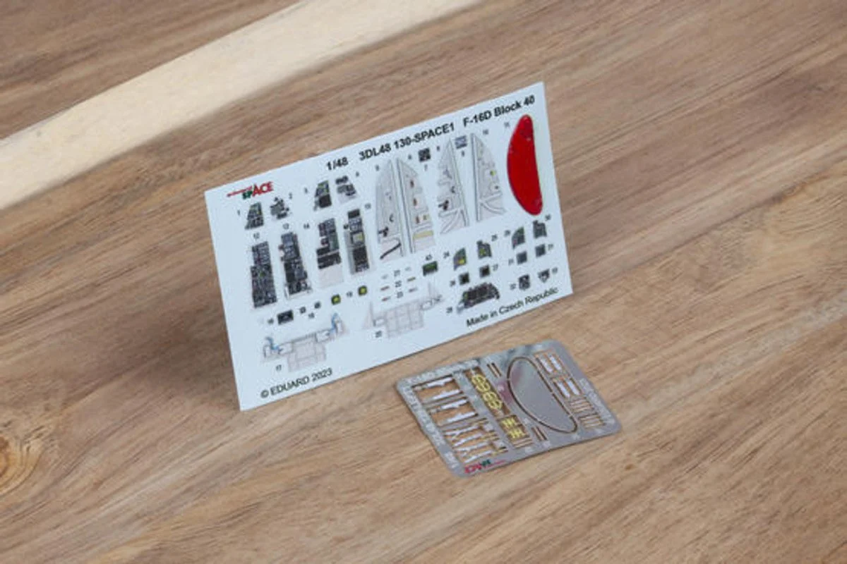 Eduard 1/48 Eduard F-16D Block 40 Space for Kinetic