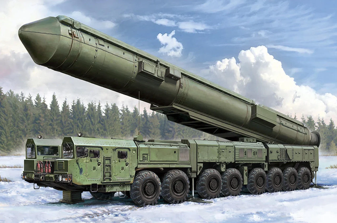 Hobby Boss 1/72 HobbyBoss 15U175 TEL of RS-12M1 Topol-M ICBM Complex