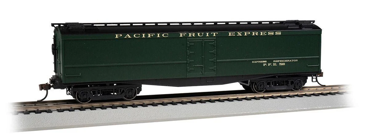 HO Bachmann 50' Express Reefers - Pacific Fruit Express #726 - 75703