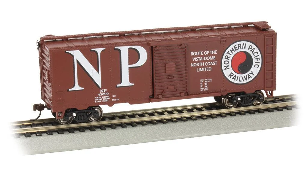HO Bachmann Northern Pacific #43099 - 40' Box Car 17015