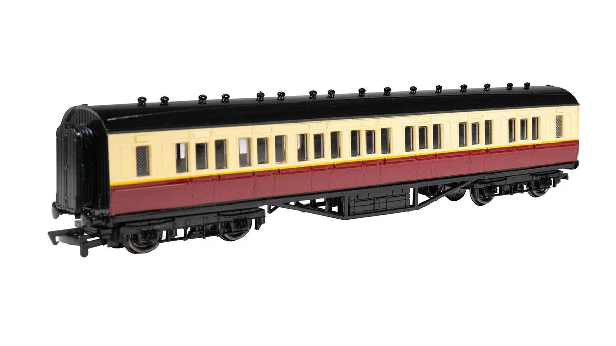 HO Bachmann Red Express Composite Coach 76030 - Bachmann Trains