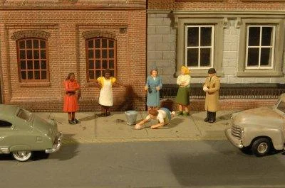 HO Scale Bachmann Sidewalk People - Bachmann Trains
