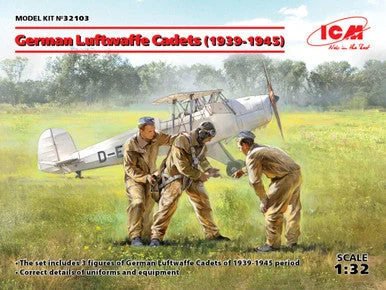 1/32 ICM German Luftwaffe Cadets (1939-1945) (3 figures)