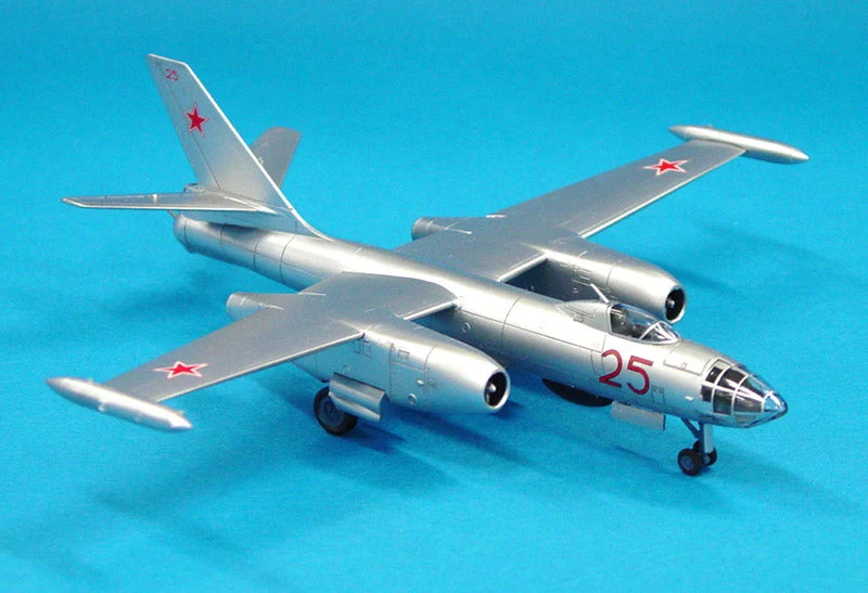 Tamiya 1/100 Ilyushin Ii-28 Beagle - 61601