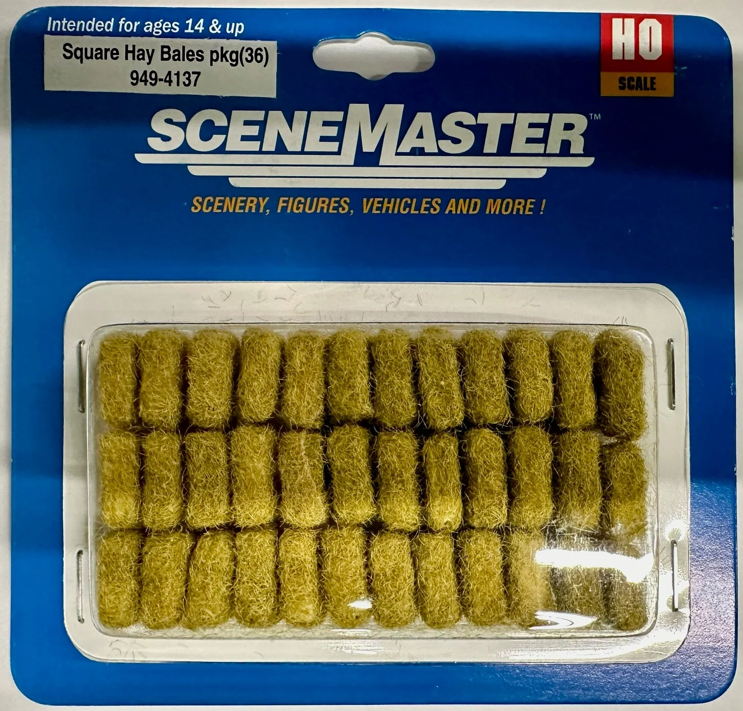 Walthers SceneMaster Square Hay Bales 36 per pack 949-4137