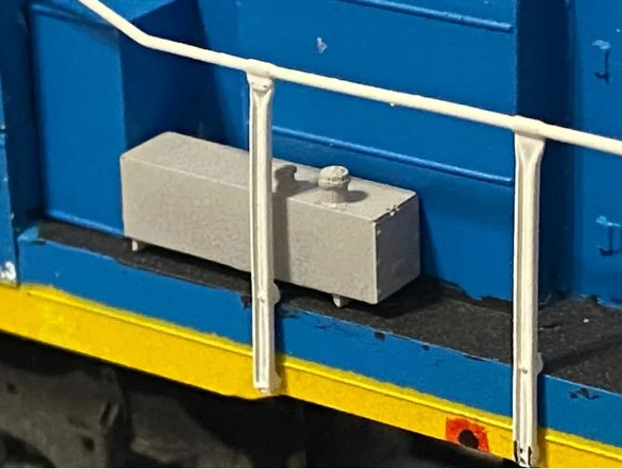 Mac Rail HO Fuel Additive Tank (6 Pack) - Mac Rail Products