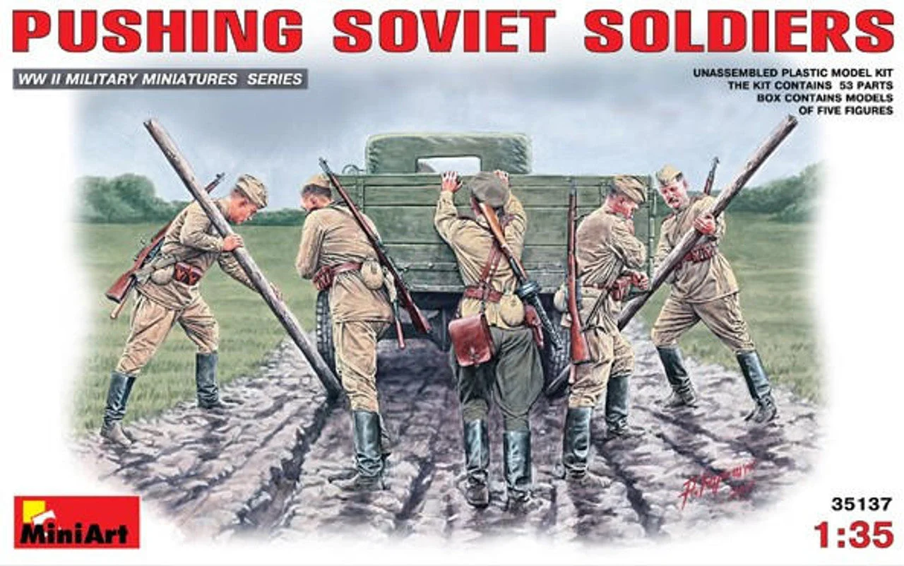 Miniart 1/35 Pushing Soviet Soldiers