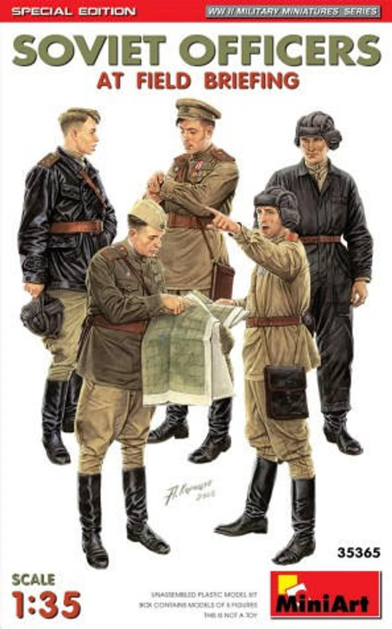 Miniart 1/35 WWII Soviet Officers at Field Briefing (5) (Special Edition)