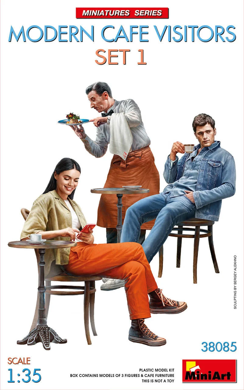 Miniart 1/35 MODERN CAFE VISITORS SET 1