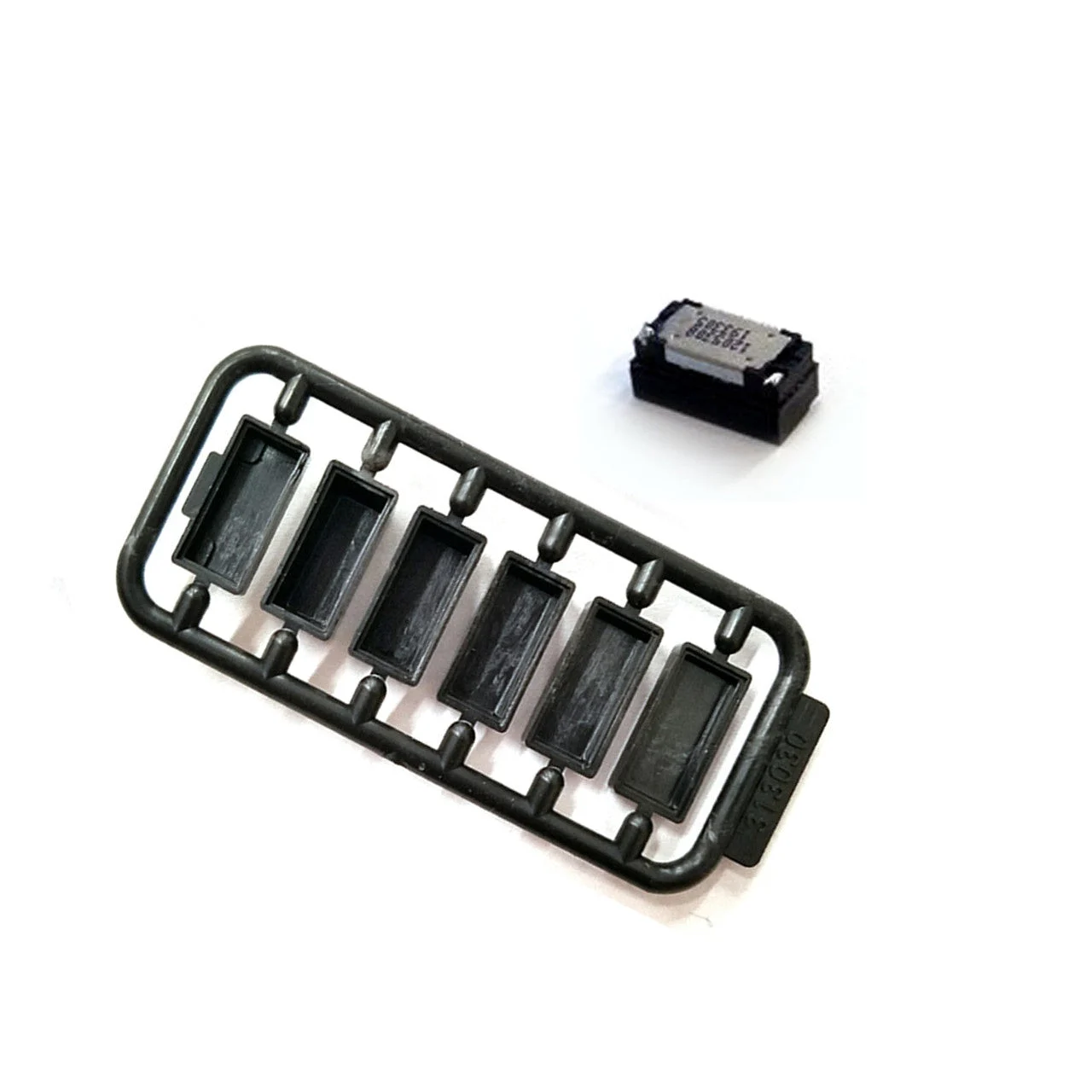 Soundtraxx 12.5 x 5.5 x 3mm Mini Cube 3 & Baffle Kit - 810162