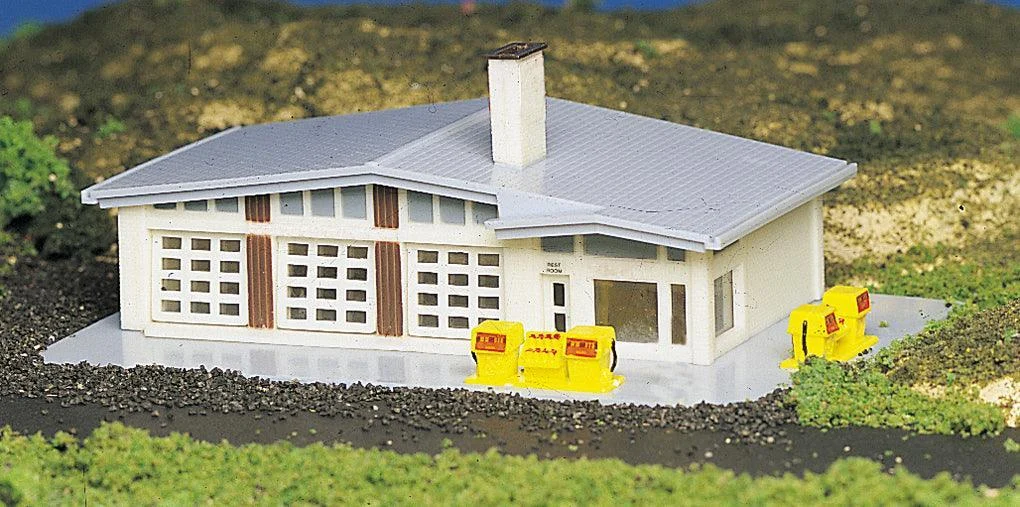 N Bachmann Gas Station 45904 - Bachmann Trains