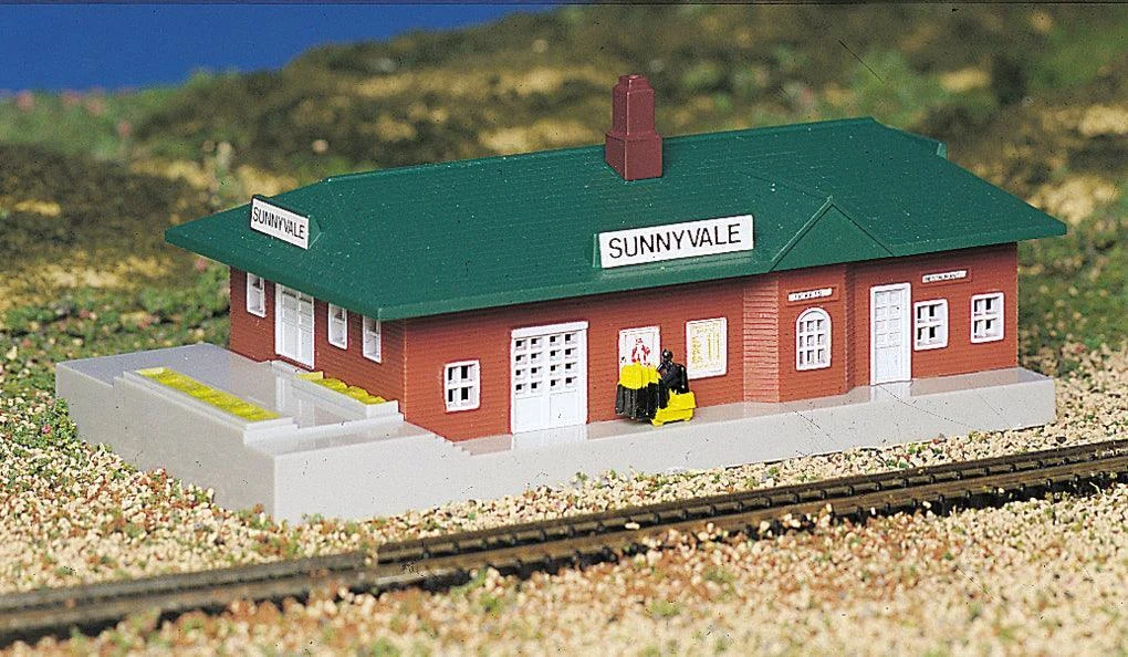 N Bachmann Passenger Station 45908 - Bachmann Trains