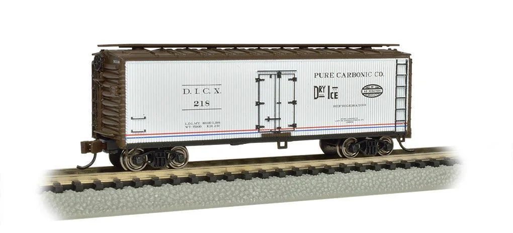 N Bachmann Pure Carbonic Company - 40' Wood Side Refrigerated Box Car 19855