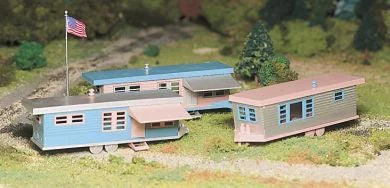 O Bachmann Trailer Park with Flag Pole 45612 - Bachmann Trains
