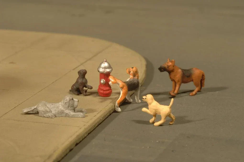 O Scale Bachmann Dogs with Fire Hydrant 33158 - Bachmann Trains