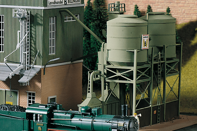 Piko 61115 Classic Line Billinger's Co-Op Silos, Building Kit (HO-Scale)