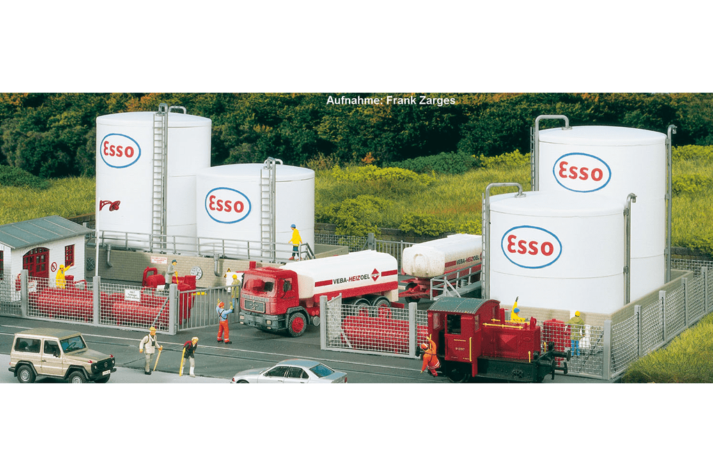 Piko 61141 Classic Line ESSO Tank Farm Complex, Building Kit (HO-Scale)