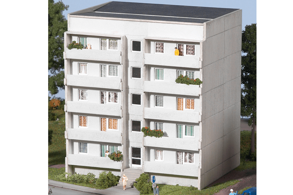 Piko 61146 Classic Line Prefab Apartment Block Basic Set, Building Kit (HO-Scale)