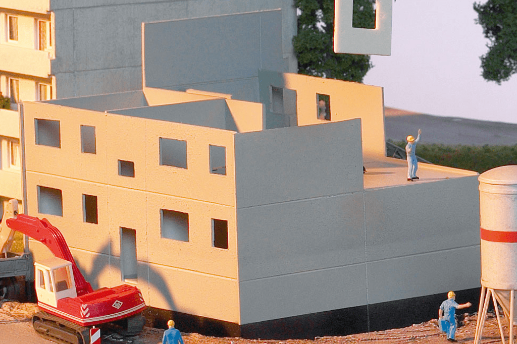 Piko 61147 Classic Line Prefab Apartment Under Conctruction, Building Kit (HO-Scale)