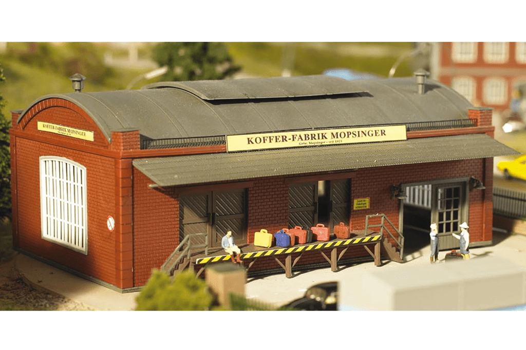 Piko 61833 Hobby Line Peter's Gig Bags & Cases Factory, Building Kit (HO-Scale)