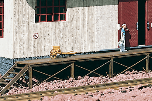 Piko 62287 Loading Dock for Goods Sheds (G-Scale)