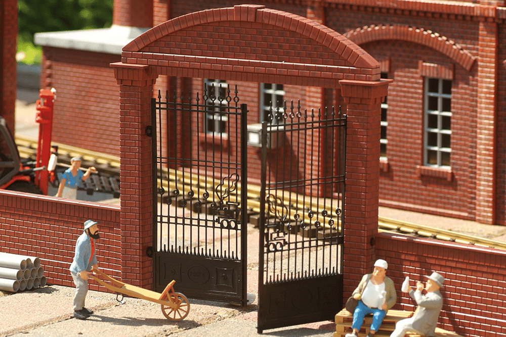 Piko 62289 Factory Gate (G-Scale)