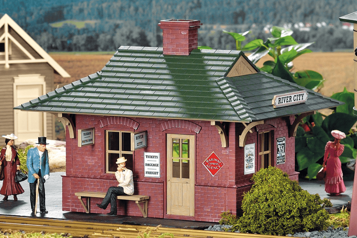 Piko 62709 River City Station Built-Up Building (G-Scale)