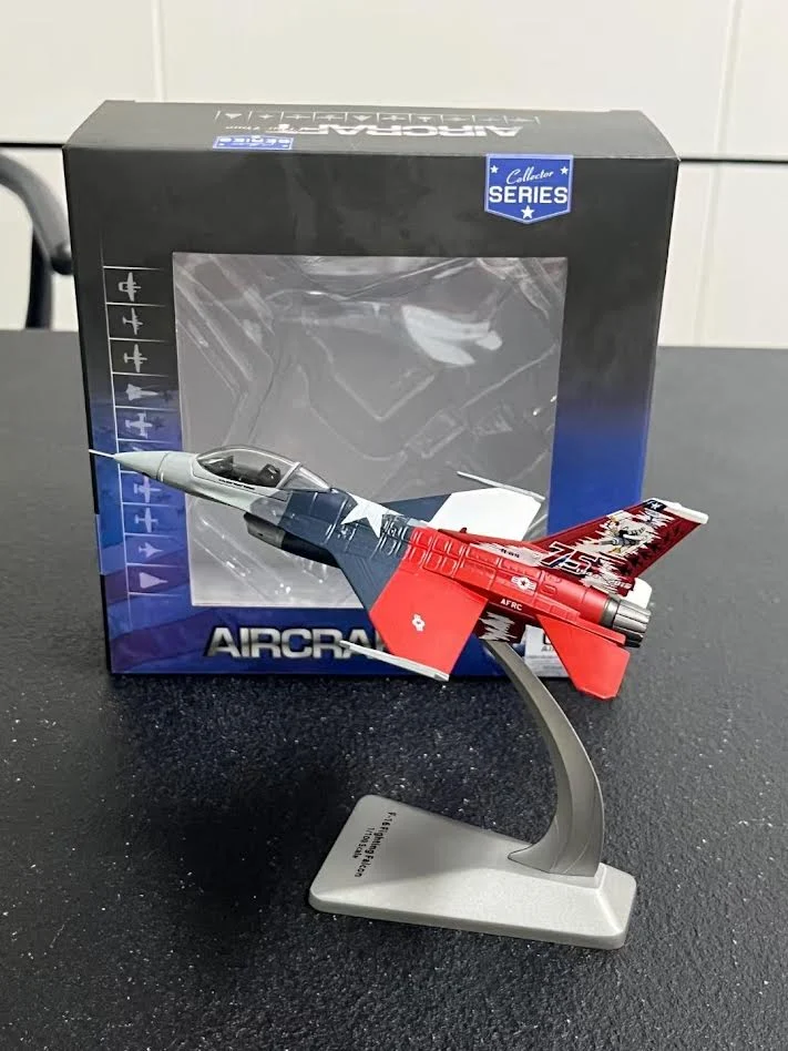 Pre-Order Air Force 1 AF1-0142C 1:100 F-16 Fighting Falcon 457th FS, 75 years of Operation scheme