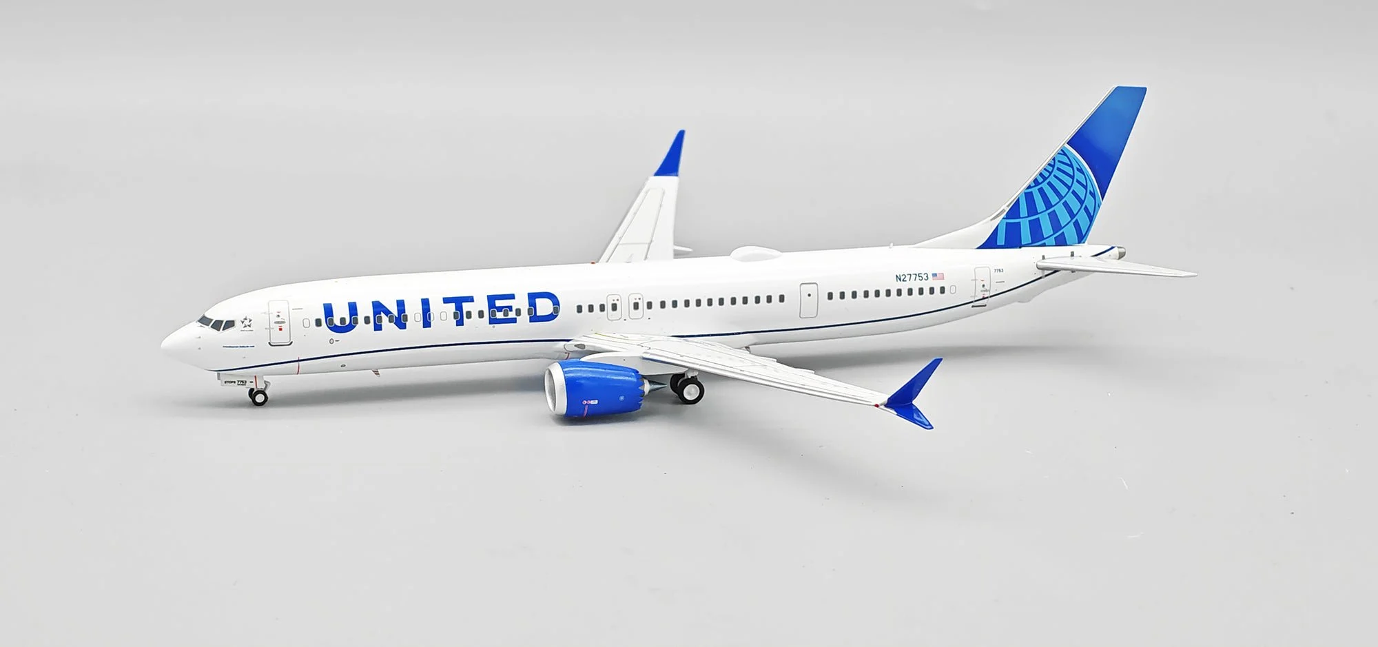 Pre-Order InFlight200 IF73XUA0226 1:200 United Airlines Boeing 737-10 MAX N27753