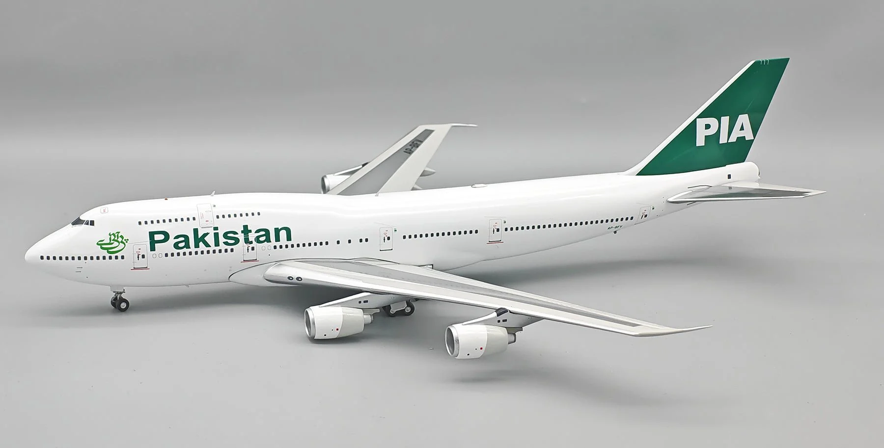 Pre-Order InFlight200 IF743PIA0826 1:200 Pakistan International Airlines - PIA Boeing 747-367 AP-BFV