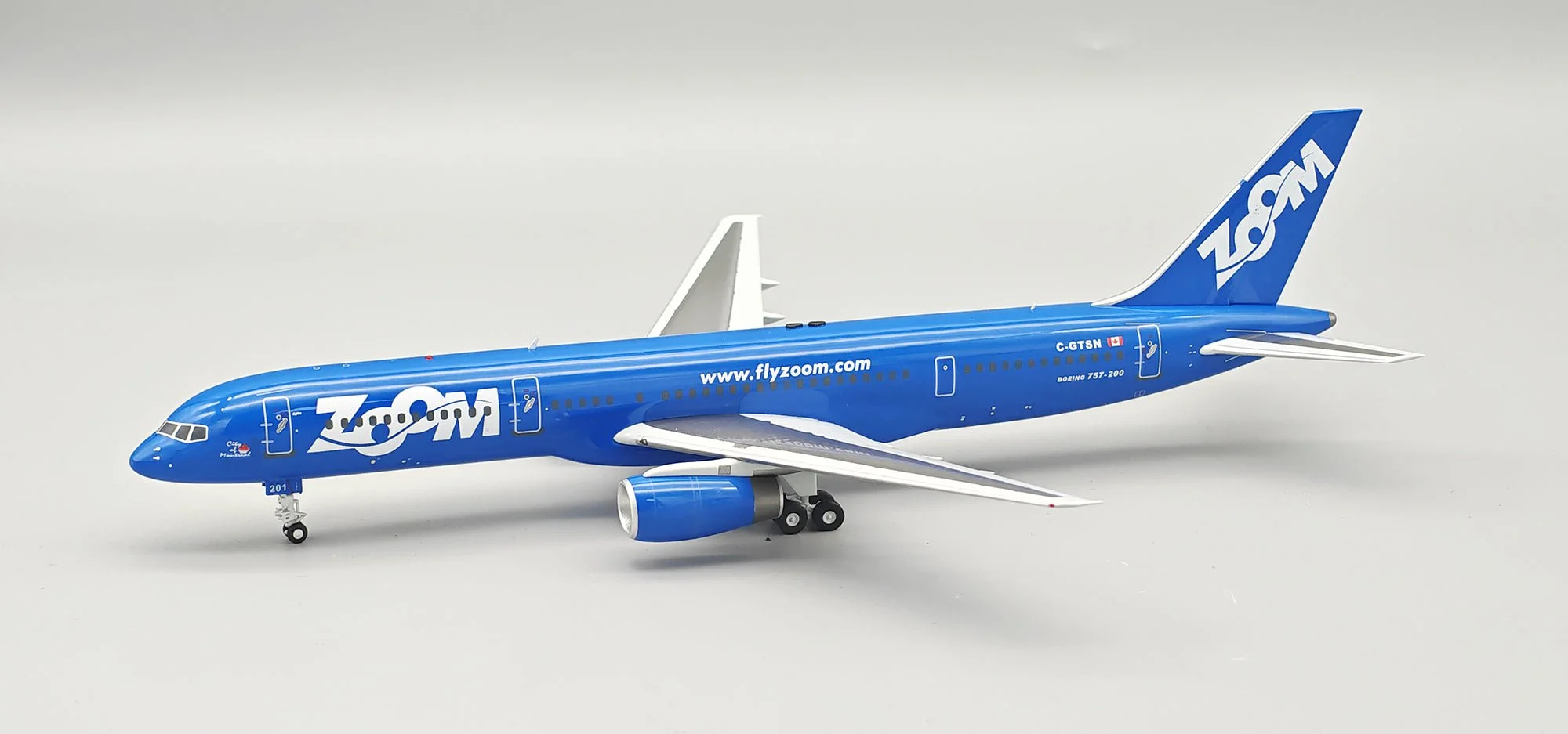 Pre-Order InFlight200 IF752Z40326 1:200 Zoom Airlines Boeing 757-28A Reg.: C-GTSN