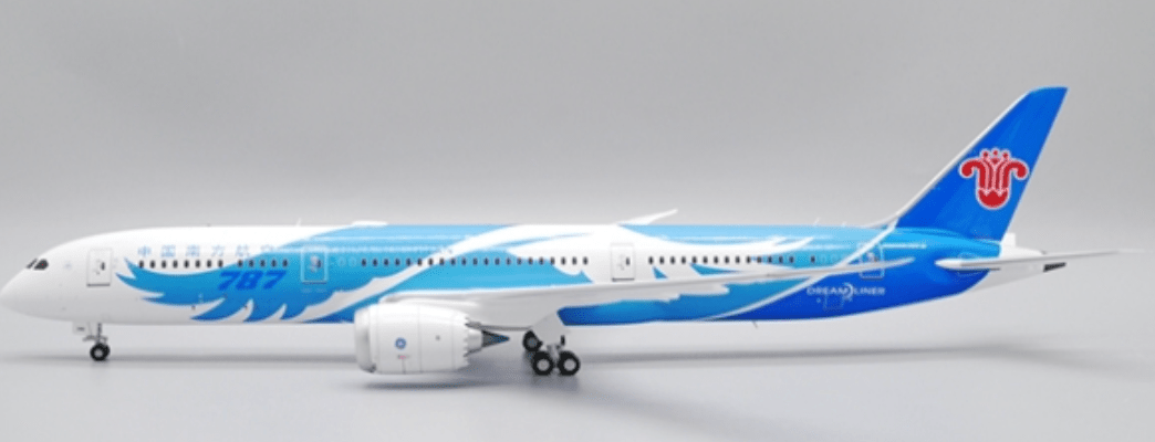 Pre-Order JC Wings LH2353 1:200 China Southern Airlines Boeing 787-9 Dreamliner "Wings of Dream" Reg: B-1242