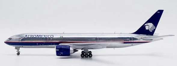 Pre-Order JC Wings XX40026A 1:400 Aeromexico Boeing 777-200ER "Polished" Reg: N746AM "Flaps Down"