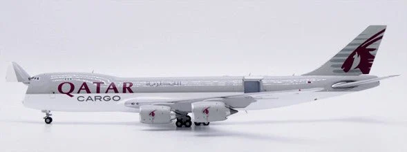 Pre-Order JC Wings XX40161C 1:400 Qatar Airways Cargo Boeing 747-8F "Interactive Series" Reg: A7-BGB