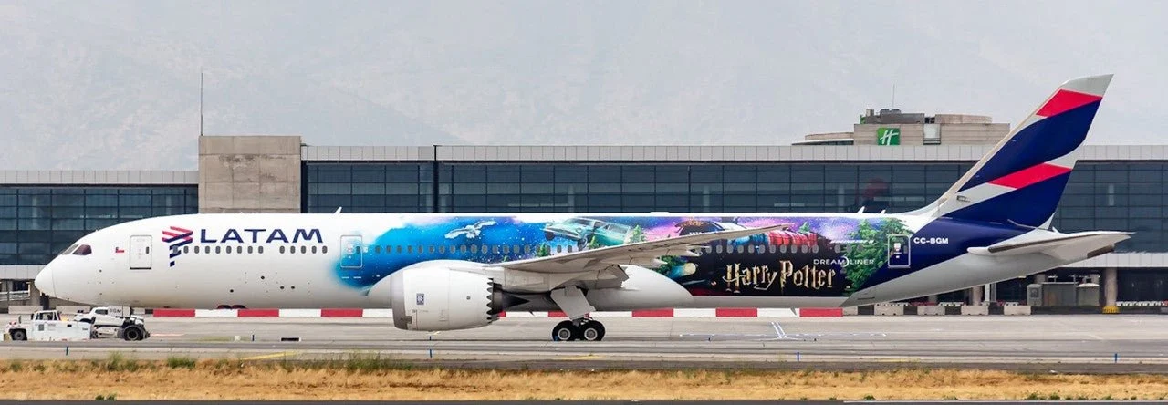 Pre-Order JC Wings XX40843 1:400 LATAM Airlines Boeing 787-9 Dreamliner "special livery" Reg: CC-BGM