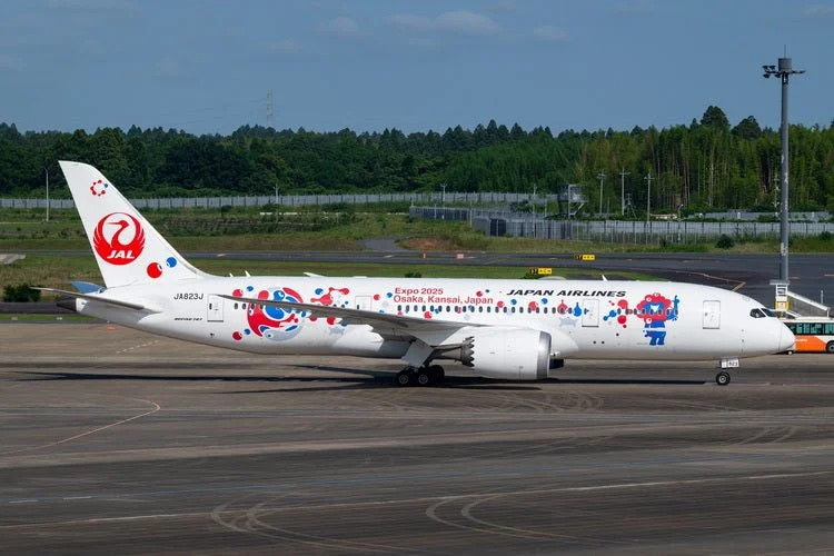 Pre-Order Phoenix 04603 1:400 Japan Airlines B787-8 JA823J "MyakuMyaku JET"