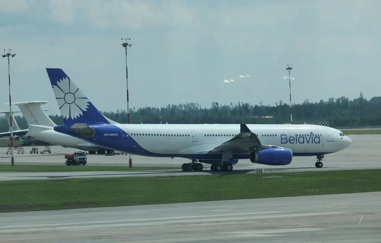 Pre-Order Phoenix 12022 1:400 Belavia A330-200 EW-588PD