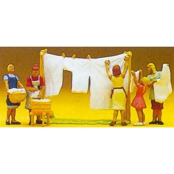 Preiser HO Women Hanging Laundry (5)