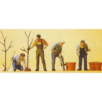 Preiser HO Men Planting Trees (4)