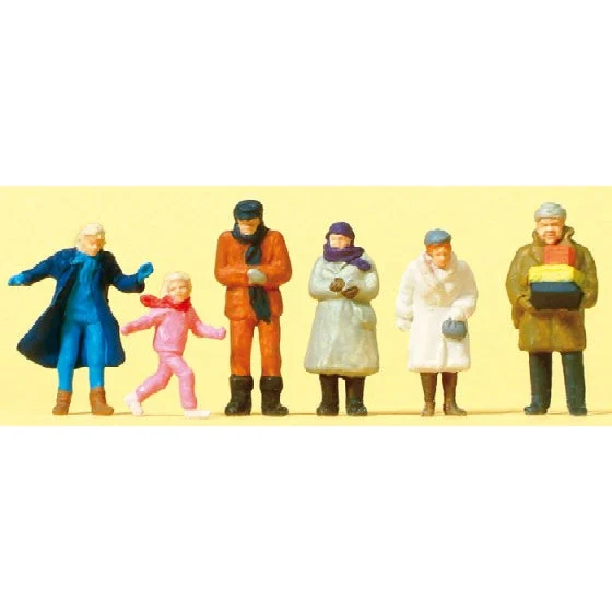 Preiser HO Passengers Standing in Winter Dress (6)