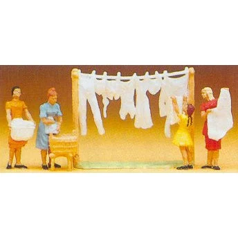 Preiser HO Women Hanging Laundry (4)
